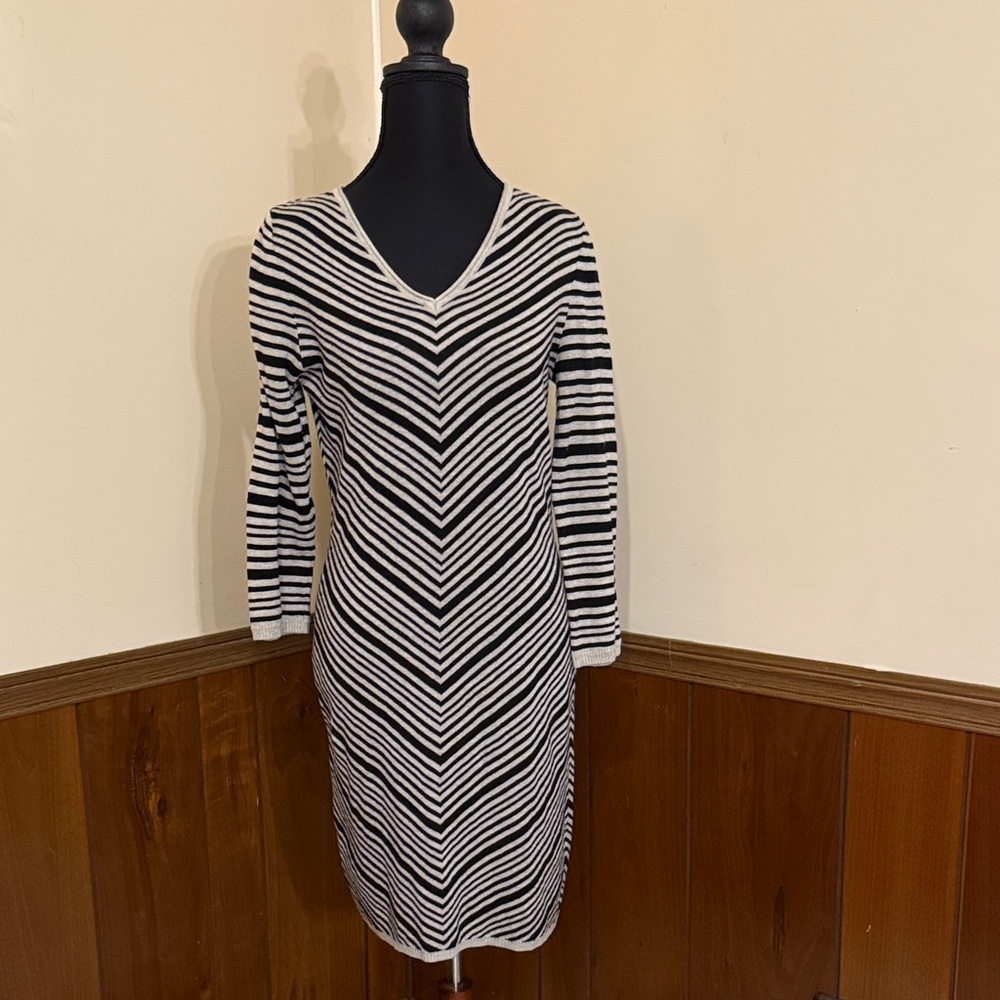 Max Studio Black and Gray Lightweight Sweater Dress. Size L